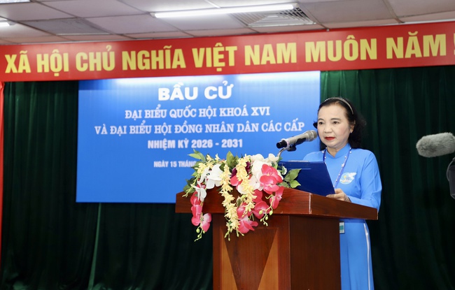 Thứ trưởng Thường trực Lâm Thị Phương Thanh bỏ phiếu bầu cử tại Khu vực số 16, phường Yên Hòa, Hà Nội - Ảnh 9.