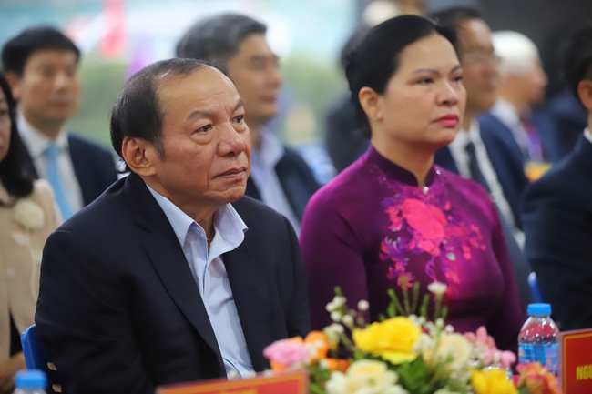 Bộ trưởng Nguyễn Văn Hùng bỏ phiếu bầu cử tại Khu vực số 7, phường Xuân Đỉnh, Hà Nội - Ảnh 2.