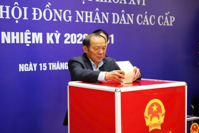 Tổng Bí thư Tô Lâm cùng các đồng chí lãnh đạo Đảng, Nhà nước thực hiện quyền cử tri - Ảnh 13.