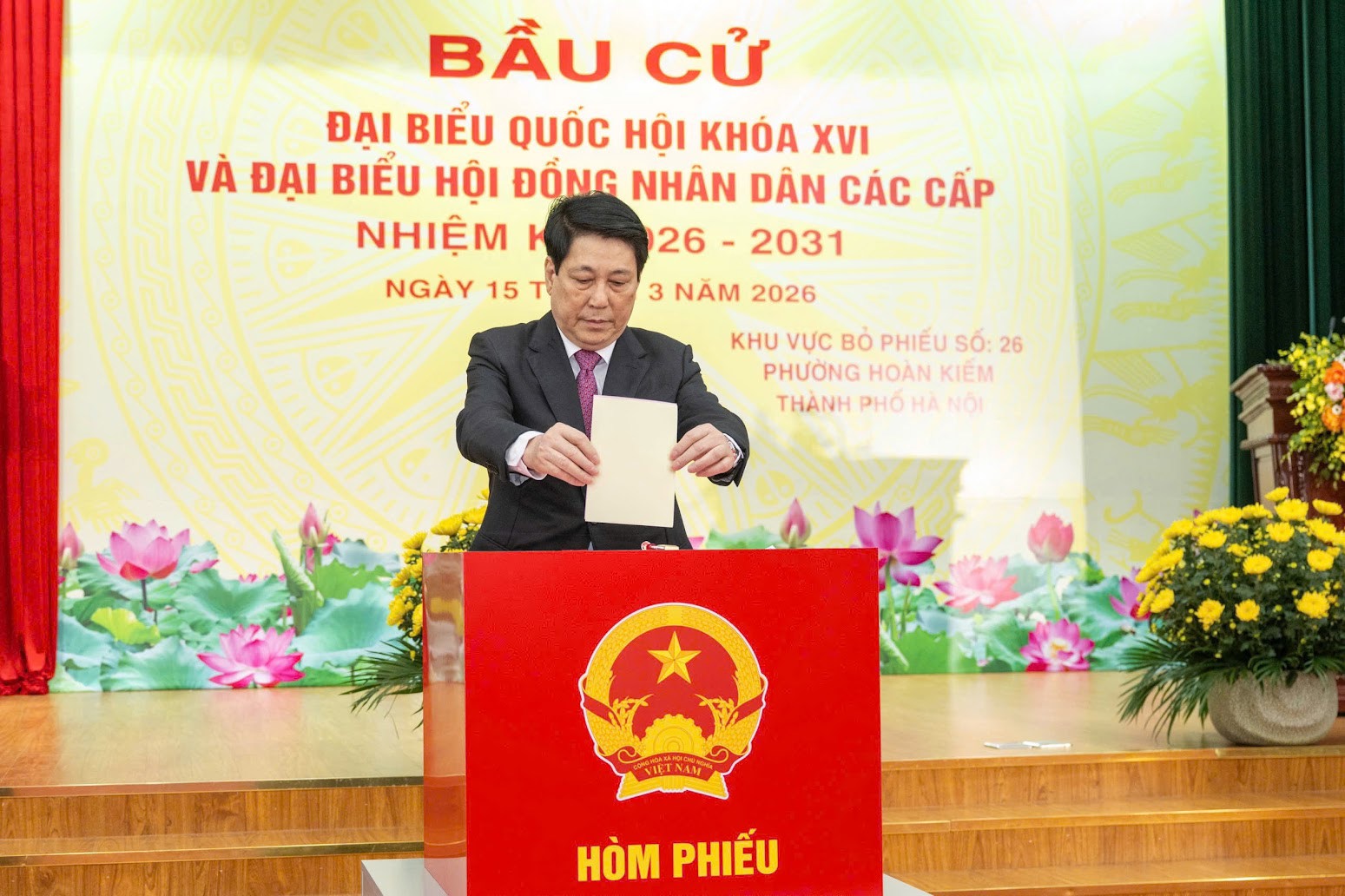 Chùm ảnh: Các đồng chí lãnh đạo Đảng, Nhà nước thực hiện quyền cử tri- Ảnh 6.