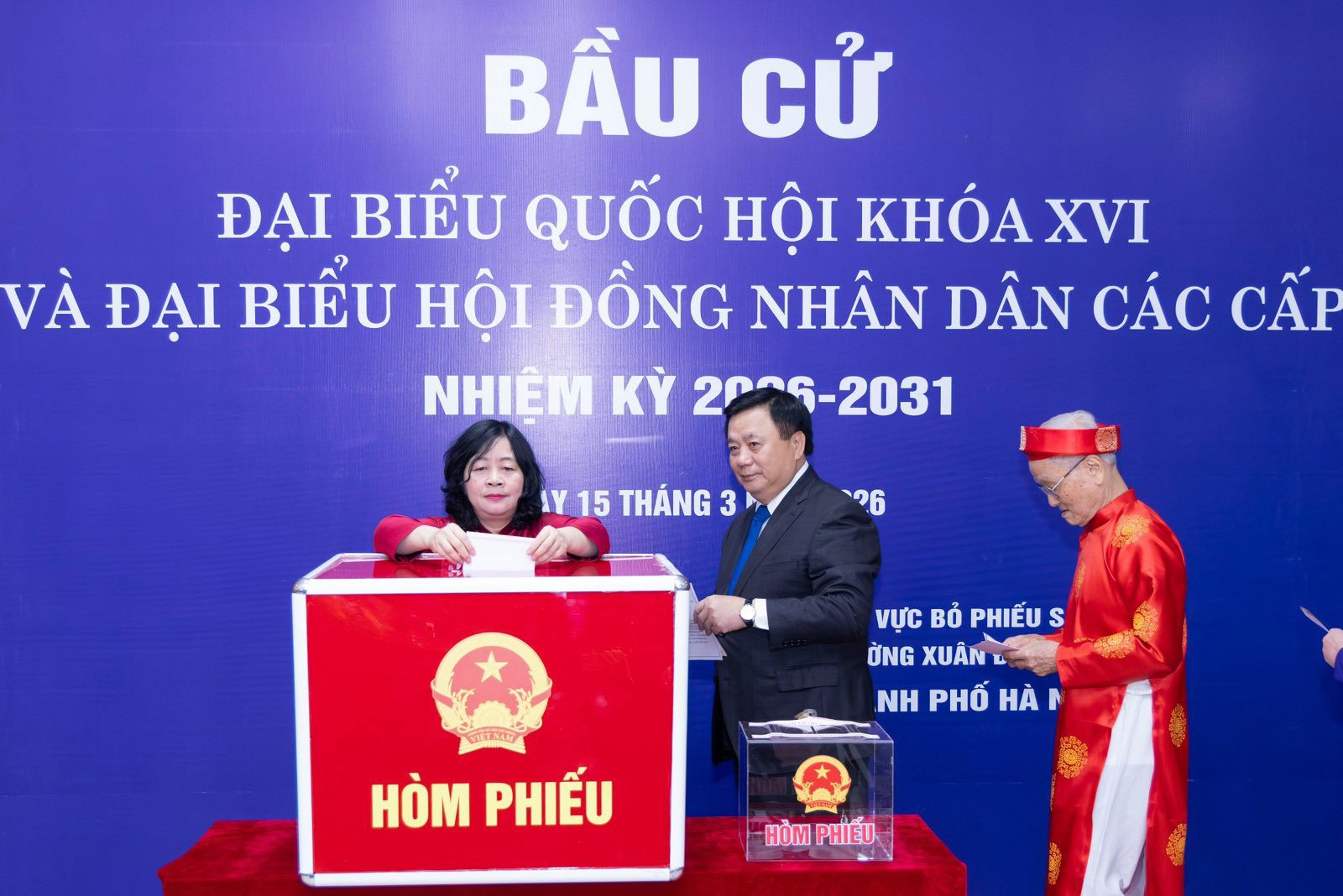 Chùm ảnh: Các đồng chí lãnh đạo Đảng, Nhà nước thực hiện quyền cử tri- Ảnh 12.