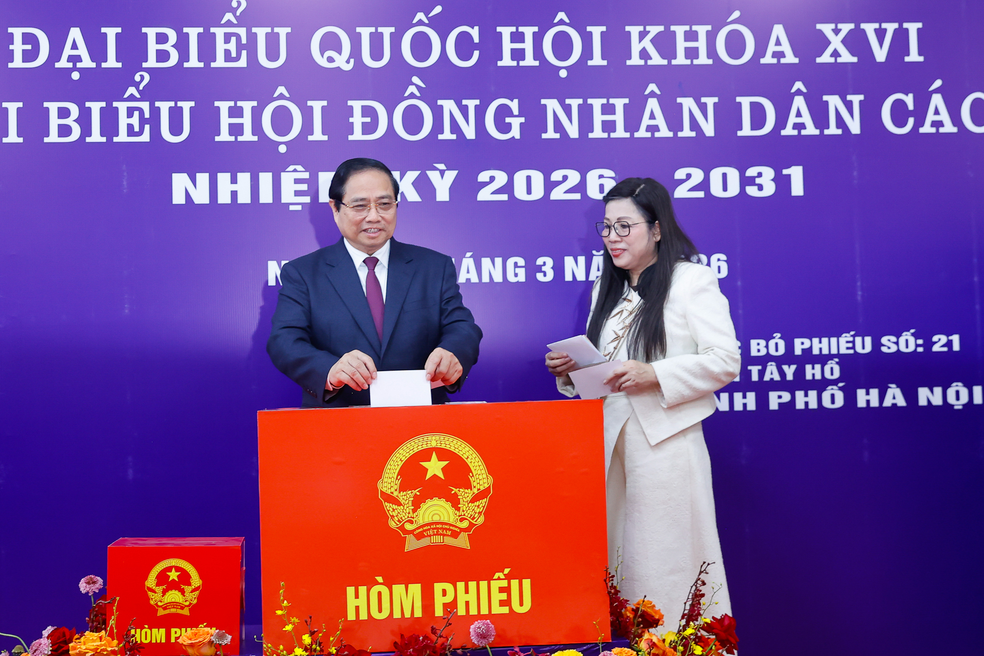 Chùm ảnh: Các đồng chí lãnh đạo Đảng, Nhà nước thực hiện quyền cử tri- Ảnh 8.