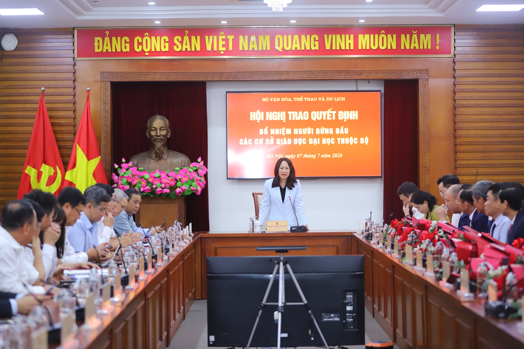 [Ảnh] Trao quyết định bổ nhiệm người đứng đầu các cơ sở giáo dục Đại học thuộc Bộ VHTTDL