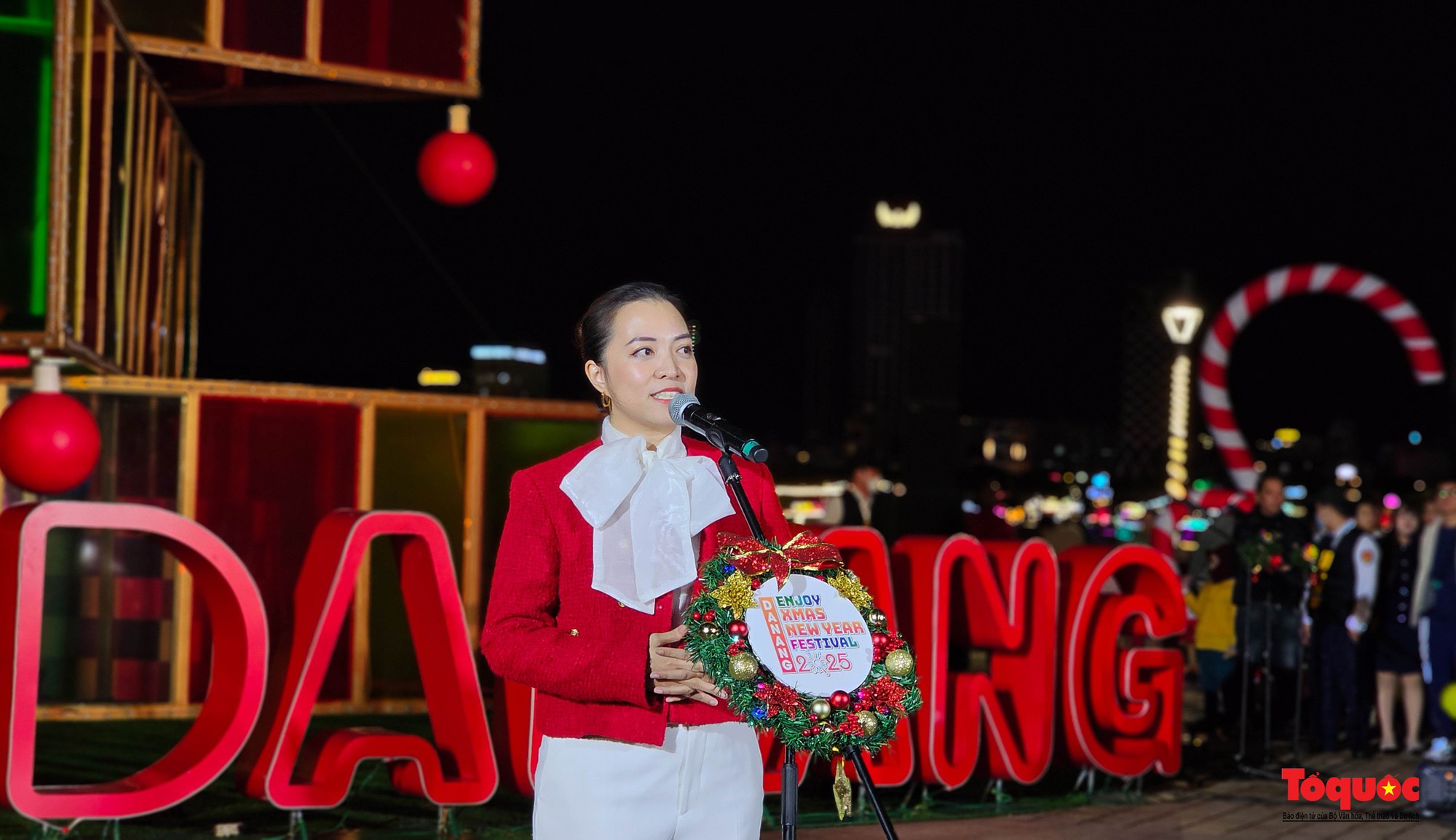 Đà Nẵng thắp sáng cây thông ánh sáng, khách 88Clb f1.vip live casino, bắn cá, đá gà, thể thao thích thú check-in  - Ảnh 9.