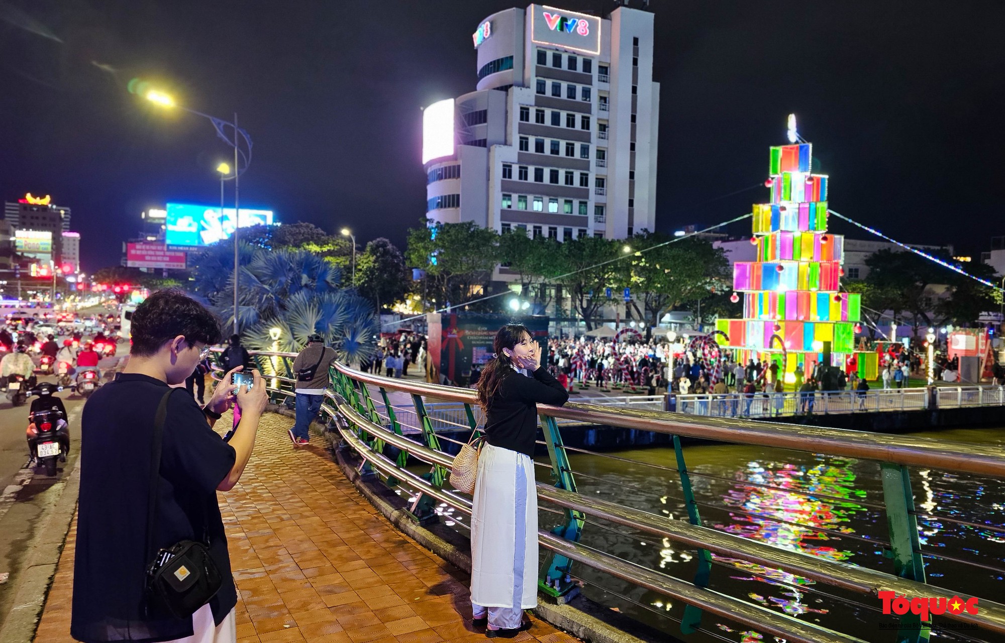 Đà Nẵng thắp sáng cây thông ánh sáng, khách 88Clb f1.vip live casino, bắn cá, đá gà, thể thao thích thú check-in  - Ảnh 8.