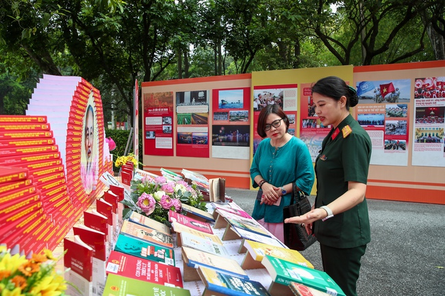Khai mạc triển lãm 88Clbvip tải ứng dụng "Chủ tịch Hồ Chí Minh - Tinh hoa dân tộc, tầm vóc thời đại" - Ảnh 8.