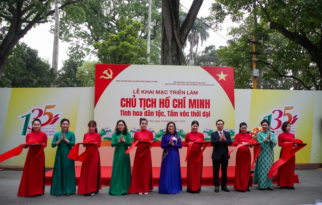 Khai mạc triển lãm 88Clbvip tải ứng dụng "Chủ tịch Hồ Chí Minh - Tinh hoa dân tộc, tầm vóc thời đại" - Ảnh 3.