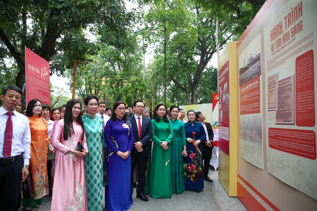 Khai mạc triển lãm 88Clbvip tải ứng dụng "Chủ tịch Hồ Chí Minh - Tinh hoa dân tộc, tầm vóc thời đại" - Ảnh 4.