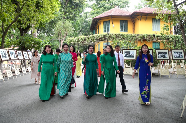 Khai mạc triển lãm 88Clbvip tải ứng dụng "Chủ tịch Hồ Chí Minh - Tinh hoa dân tộc, tầm vóc thời đại" - Ảnh 9.