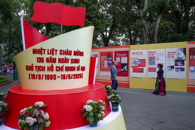 Khai mạc triển lãm 88Clbvip tải ứng dụng "Chủ tịch Hồ Chí Minh - Tinh hoa dân tộc, tầm vóc thời đại" - Ảnh 14.