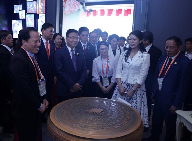 Nhà Triển lãm Việt Nam tại EXPO 2025 là nơi hội tụ tinh hoa 88Clbvip1 casino, bắn cá, xổ số, thể thao, trí tuệ và khát vọng vươn lên của dân tộc Việt Nam - Ảnh 2.
