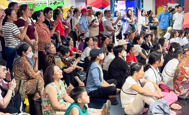 Triển lãm Thành tựu đất nước thu hút đông đảo người dân tham quan vào dịp cuối tuần - Ảnh 6.