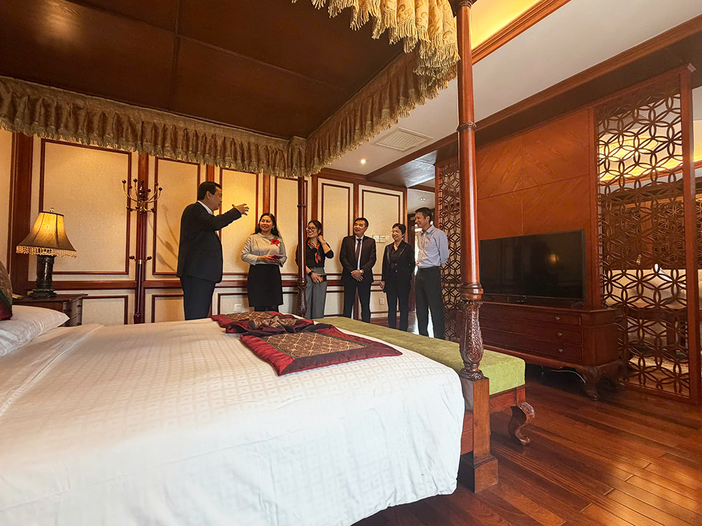 Cục trưởng Nguyễn Trùng Khánh làm việc tại Lâm Đồng về công tác quản lý và kinh doanh cơ sở lưu trú 88Clb f1.vip live casino, bắn cá, đá gà, thể thao trên địa bàn - Ảnh 2.